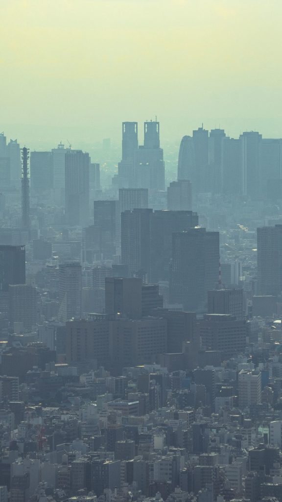 Ciudad cubierta de contaminación